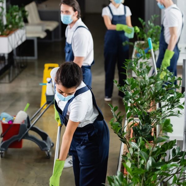 خادمات بالساعة في عجمان